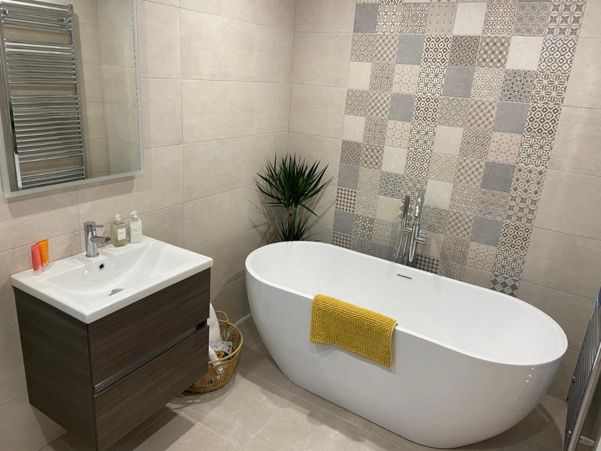 Beautiful Private Room And Bathroom Ballycastle Exterior foto